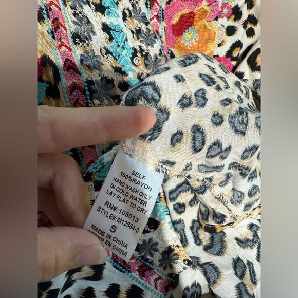 savannah jane embroidery 3/4 sleeve top shirt size small cheetah print - Picture 5 of 6